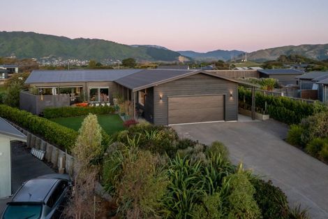 Photo of property in 3 Lamont Place, Waikanae, 5036