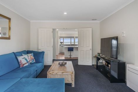Photo of property in 19 Te Urunga Place, Acacia Bay, Taupo, 3330