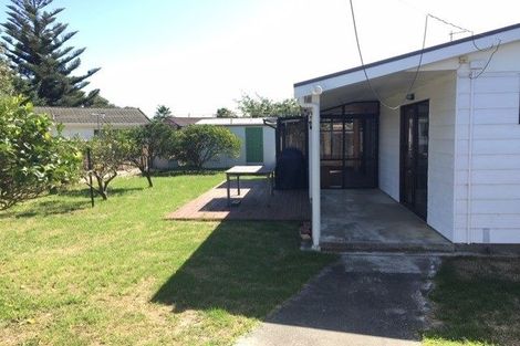 Photo of property in 2 Hewson Crescent, Otaki Beach, Otaki, 5512