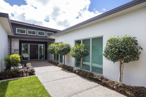Photo of property in 16 Grand Oaks Drive, Awapuni, Palmerston North, 4412