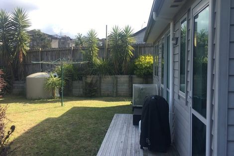 Photo of property in 6 Lismore Way, Oteha, Auckland, 0632