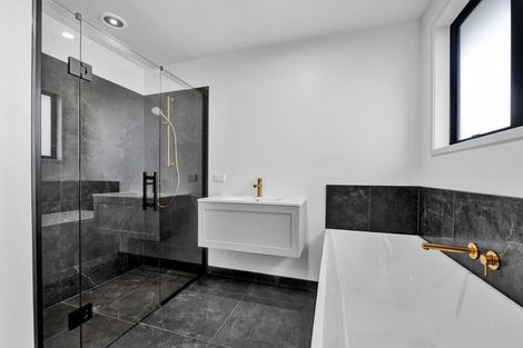 Photo of property in 74 Turuturu Road, Hawera, 4674