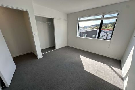 Photo of property in 56 Ara Paiwhenua, Tawa, Wellington, 5028