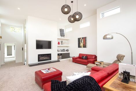 Photo of property in 16 Grand Oaks Drive, Awapuni, Palmerston North, 4412