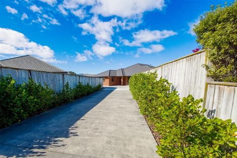 Photo of property in 12 Ron Place, Fitzherbert, Palmerston North, 4410