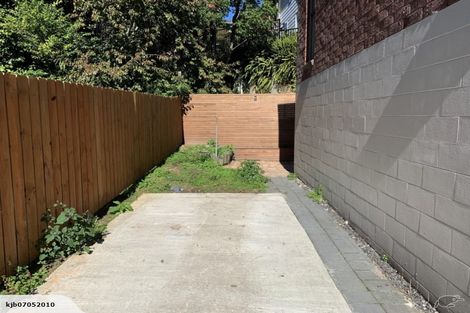 Photo of property in 1/18 Glenwood Avenue, Birkenhead, Auckland, 0626