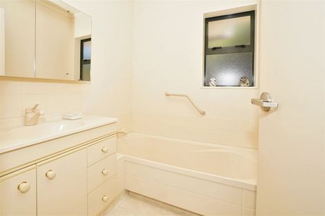 Photo of property in 69 Grosvenor Gardens, Flagstaff, Hamilton, 3210