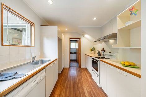 Photo of property in 2/196 Dowse Drive, Maungaraki, Lower Hutt, 5010