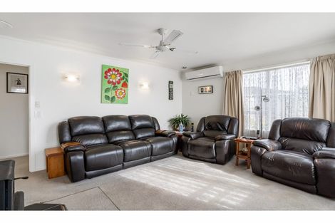 Photo of property in 17 Neems Place, Manurewa, Auckland, 2102