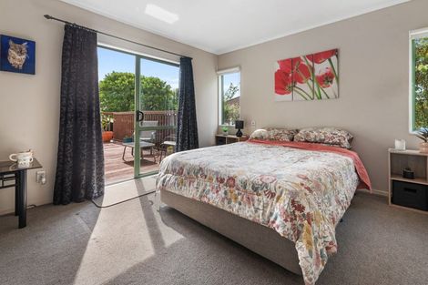 Photo of property in 2/883 East Coast Road, Northcross, Auckland, 0632