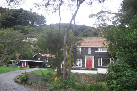 Photo of property in 25 Walter Road, Lowry Bay, Lower Hutt, 5013