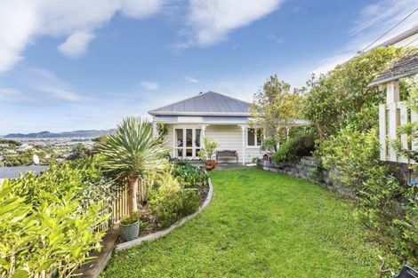 Photo of property in 43 Nevay Road, Miramar, Wellington, 6022