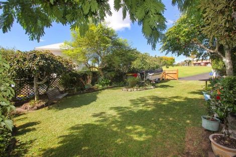 Photo of property in 2/9 Bronzewing Terrace, Unsworth Heights, Auckland, 0632