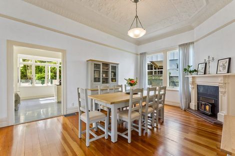 Photo of property in 4 Hinemoa Terrace, Birkenhead, Auckland, 0626
