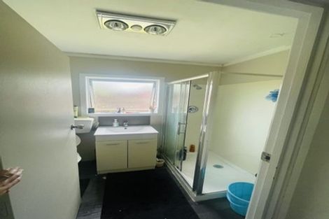 Photo of property in 2/92 Kenderdine Road, Papatoetoe, Auckland, 2025