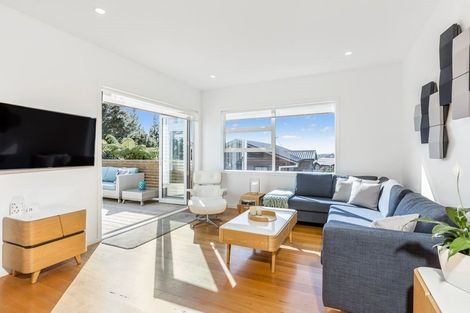 Photo of property in 91f Wade River Road, Stanmore Bay, Whangaparaoa, 0932