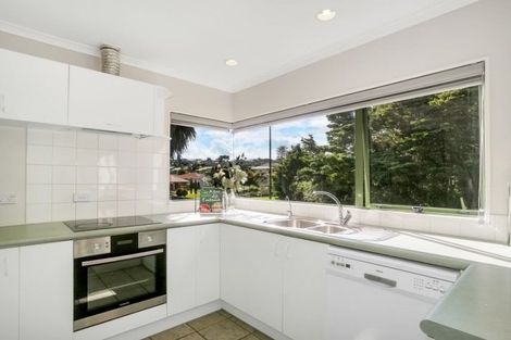 Photo of property in 1/4 De Havilland Drive, Goodwood Heights, Auckland, 2105