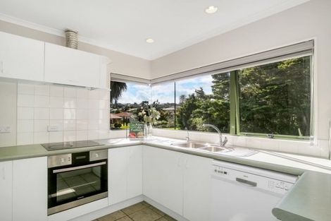 Photo of property in 4 De Havilland Drive, Goodwood Heights, Auckland, 2105