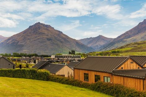 Photo of property in 19 Cunninghams Drive, Jacks Point, Queenstown, 9371