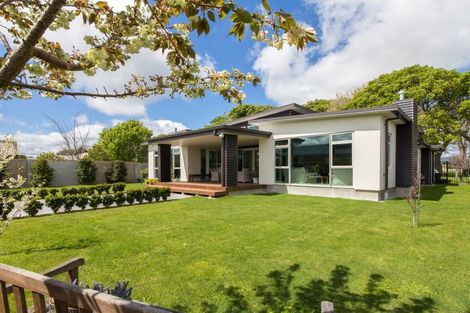 Photo of property in 16 Grand Oaks Drive, Awapuni, Palmerston North, 4412