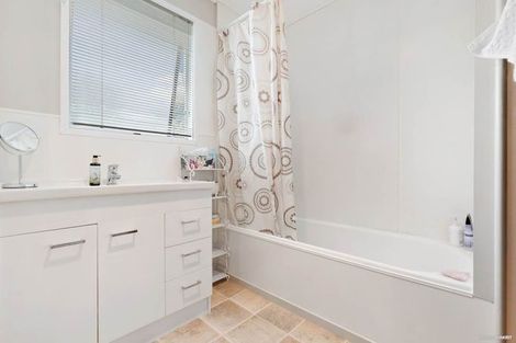 Photo of property in 13 Kereru Place, Half Moon Bay, Auckland, 2012