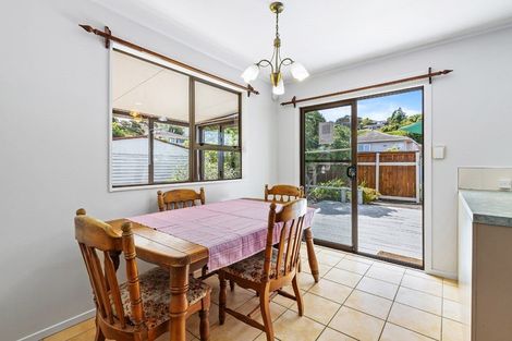 Photo of property in 2/24 Lambrown Drive, Totara Vale, Auckland, 0629