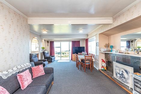 Photo of property in 107 Karaka Street, Castlecliff, Whanganui, 4501