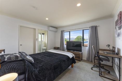 Photo of property in 5 Ronald Scott Grove, Riverstone Terraces, Upper Hutt, 5018