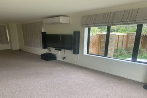 Photo of property in 1 Kittiwake Drive, Schnapper Rock, Auckland, 0632