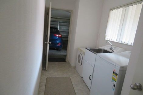 Photo of property in 12 Mana Place, Awapuni, Palmerston North, 4412