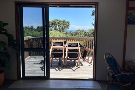 Photo of property in 15 Domain Crescent, Muriwai, Waimauku, 0881