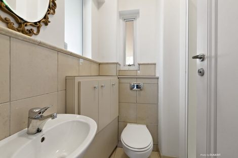 Photo of property in Anscombe Apartments, 212 Oriental Parade, Oriental Bay, Wellington, 6011