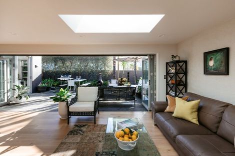 Photo of property in 241 Oceanbeach Road, Mount Maunganui, 3116