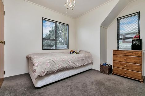 Photo of property in 1/1 Tern Place, Unsworth Heights, Auckland, 0632