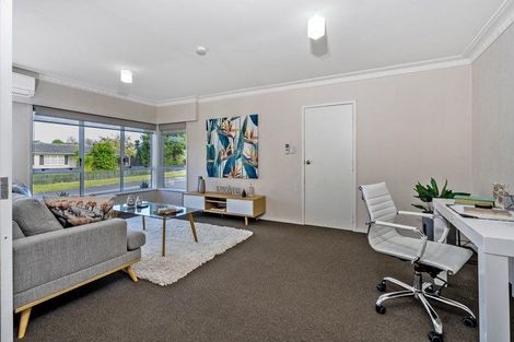 Photo of property in 2a Kurnell Drive, Botany Downs, Auckland, 2010