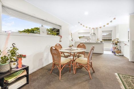 Photo of property in 4/50 Banbury Crescent, Fairfield, Hamilton, 3214