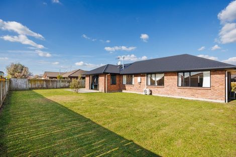 Photo of property in 15 Orlando Way, Kelvin Grove, Palmerston North, 4414