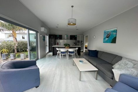 Photo of property in 15 Old Lake Road, Narrow Neck, Auckland, 0624