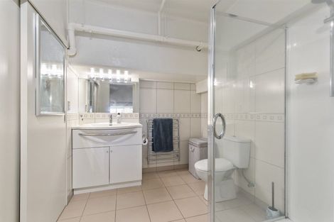 Photo of property in Stadium Garden Flats, 114/107 Thorndon Quay, Pipitea, Wellington, 6011