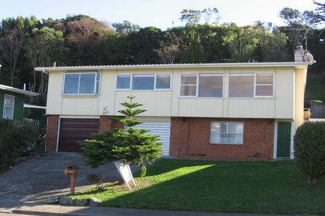 Photo of property in 23 Churton Drive, Churton Park, Wellington, 6037