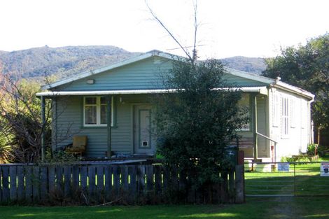 Photo of property in 36 Waite Street, Featherston, 5710