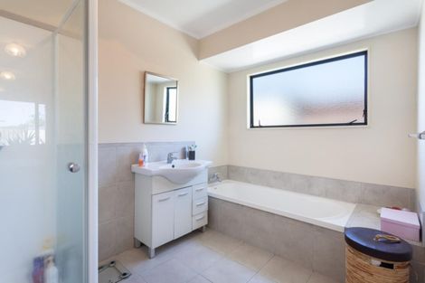 Photo of property in 16 Checketts Place, Papamoa Beach, Papamoa, 3118