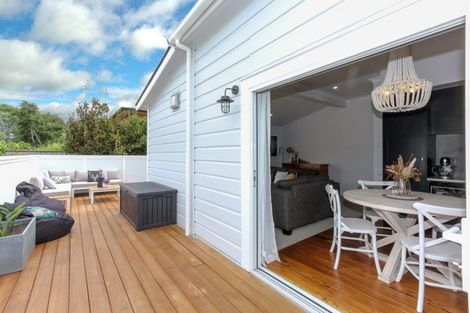 Photo of property in 36 Belt Road, Moturoa, New Plymouth, 4310