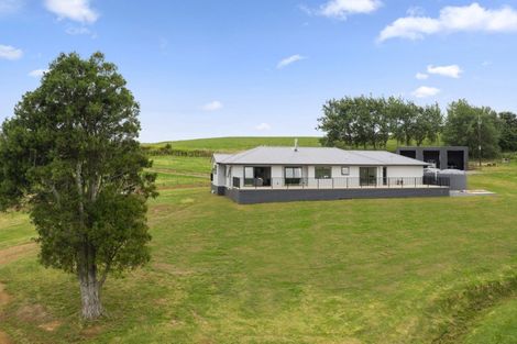 Photo of property in 64 Ruapuke Road, Raglan, 3296