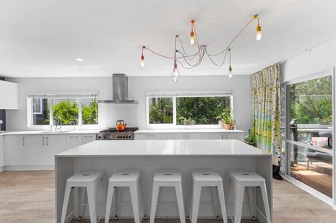 Photo of property in 1 Dorothy Road, Laingholm, Auckland, 0604