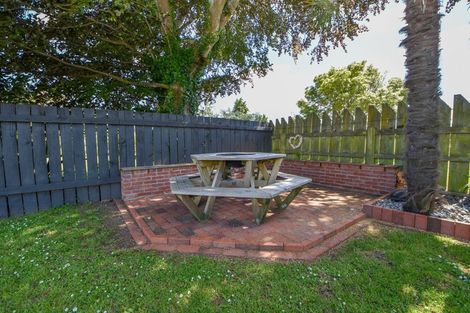 Photo of property in 32 Rhodes Street, Carterton, 5713