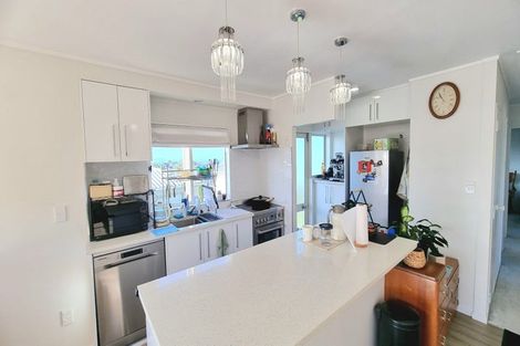 Photo of property in 1/8 Flaunty Place, West Harbour, Auckland, 0618