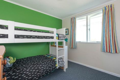 Photo of property in 15 Kelwyn Road, Kelston, Auckland, 0602