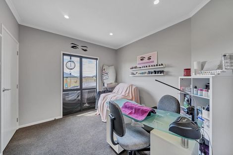 Photo of property in 8 Reremoana Close, Hawera, 4610