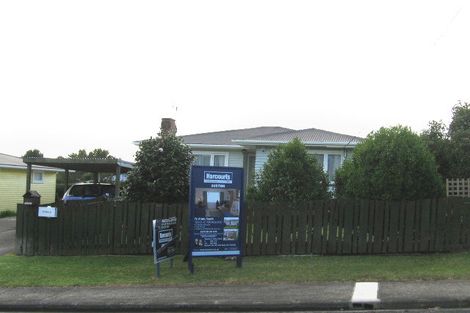 Photo of property in 1/27 Sylvan Crescent, Te Atatu South, Auckland, 0610